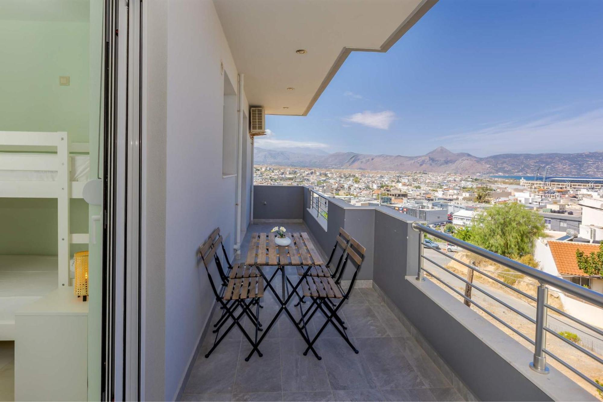 Elevate Your Escape Boutique 2-bed Seaview On Floor 2 Héraklion