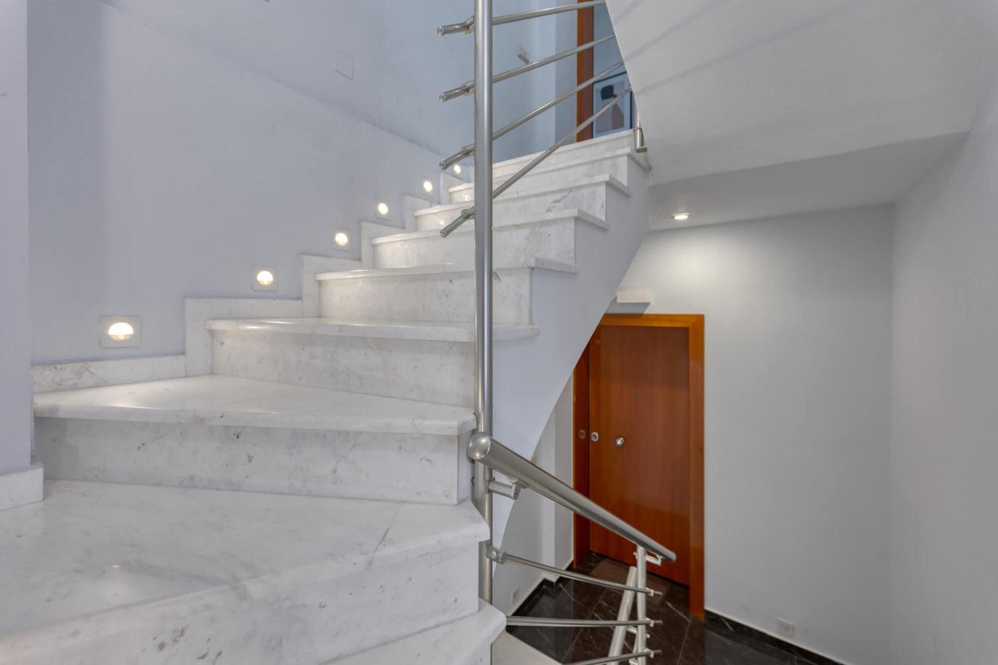 Elevate Your Escape Boutique 2-bed Seaview On Floor 2 Héraklion