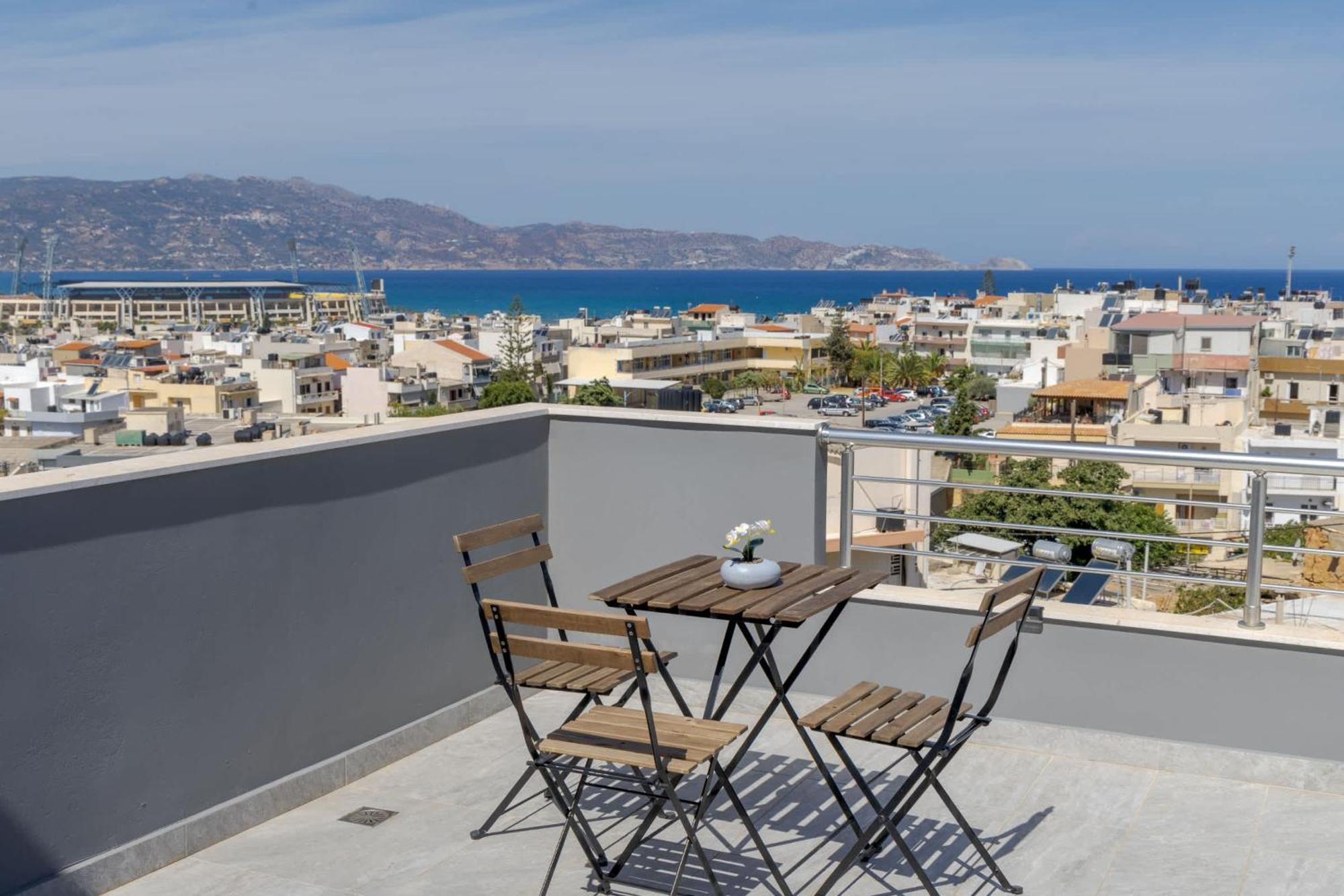 Elevate Your Escape Boutique 2-bed Seaview On Floor 2 * Héraklion